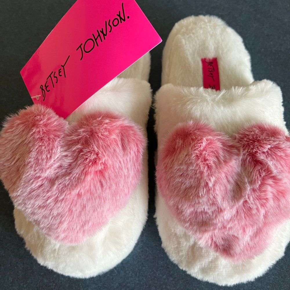 NWT BETSEY JOHNSON WHITE WITH PINK HEART SLIPPERS - Picture 3 of 5